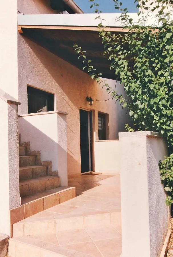 פולה Romantic Apartment Rohreggerova 0*,  קרואטיה