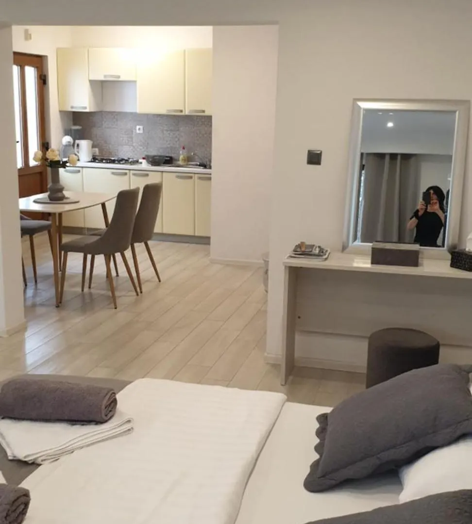 Romantic Apartment Rohreggerova Pula