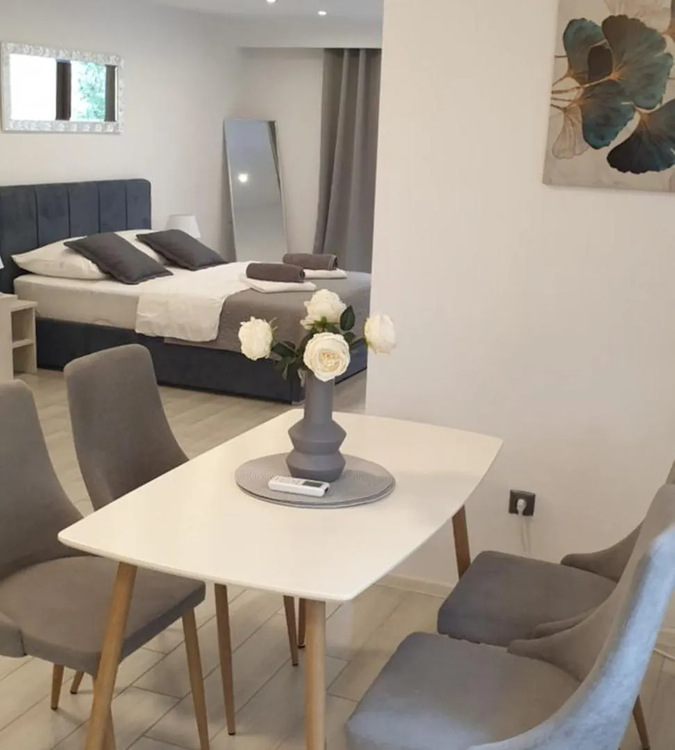 Romantic Apartment Rohreggerova Pula