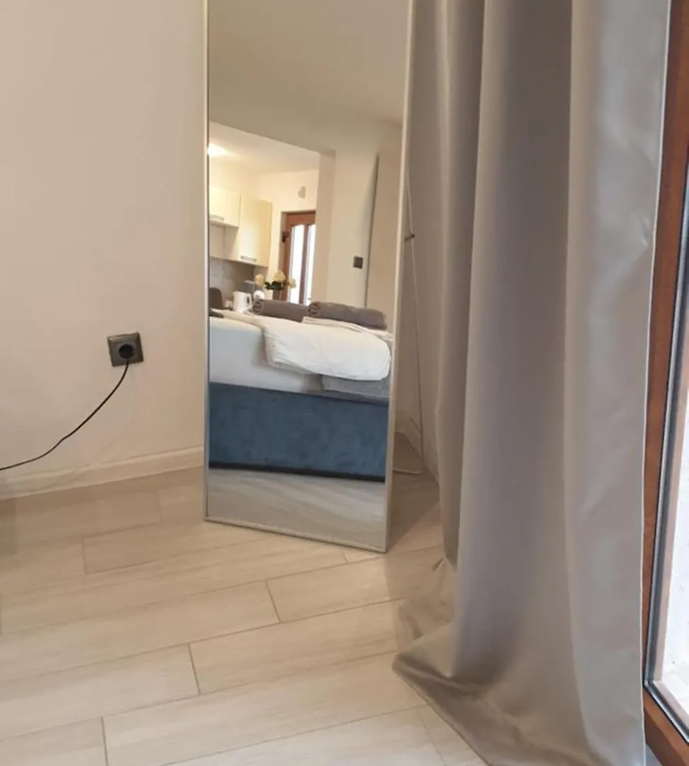 Romantic Apartment Rohreggerova Pula 0*,